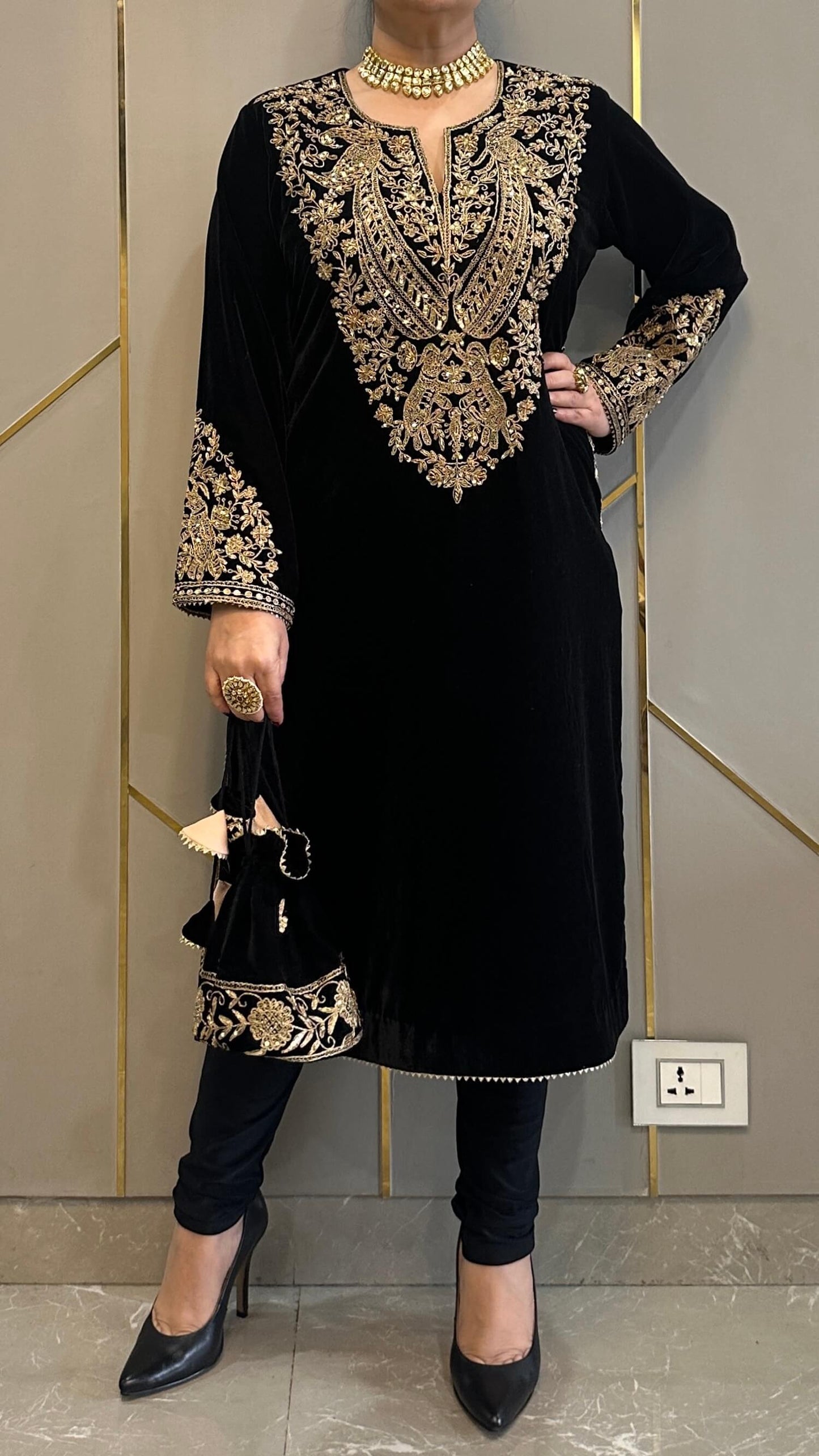 Black Velvet Baroque Kurta Set with Potli