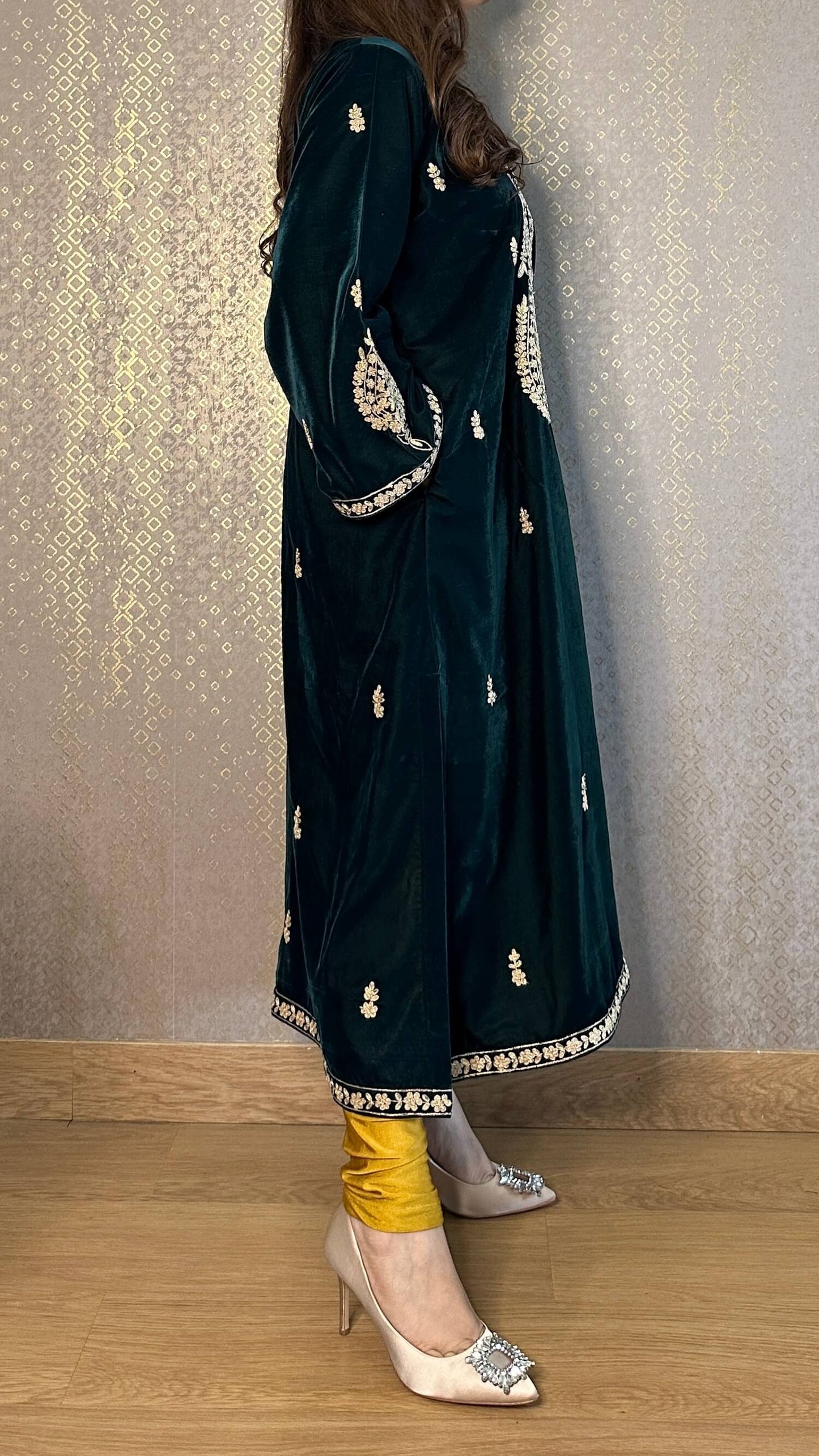 Bottle Green Paisley Velvet Kashmiri-Phiran Kurta with Churidar and Matching Potli