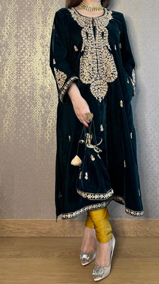Bottle Green Paisley Velvet Kashmiri-Phiran Kurta with Churidar and Matching Potli